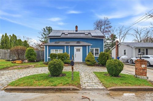 15 Versailles St, Cranston, RI, 02920-1419 | Card Image