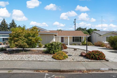 111 Mckinley Cir, Vacaville, CA, 95687-3301 | Card Image