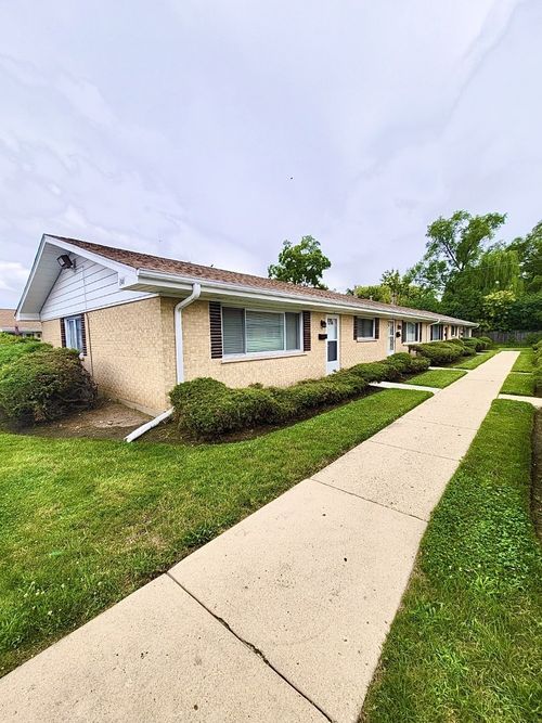 apt-a-841 Valley Stream Dr, Wheeling, IL, 60090-3991 | Card Image