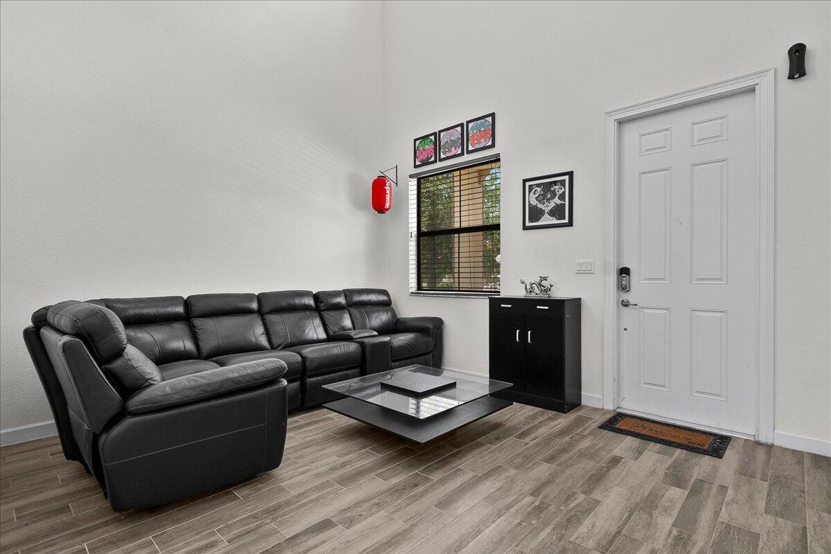 Residential Lease in Greenacres 4