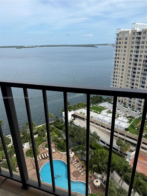 a2011-520 Brickell Key Dr, Miami, FL, 33131-2660 | Card Image