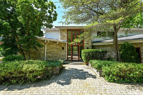 9467 N Fairway Circle, Bayside, WI, 53217 | Card Image