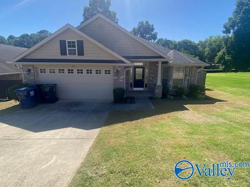 109 Oak Shade Dr, Madison, AL, 35758-5828 | Card Image