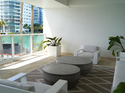 601-5900 Collins Ave, Miami Beach, FL, 33140-2209 | Card Image