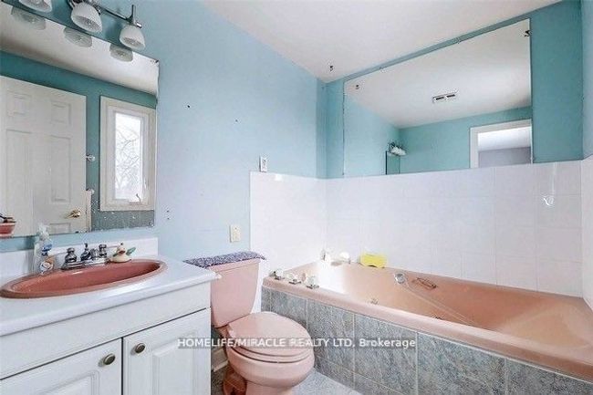 7 Greenhills Sq, House other with 3 bedrooms, 2 bathrooms and 4 parking in Brampton ON | Image 18