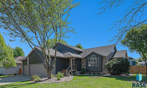 2608 S Rutgers Ave, Sioux Falls, SD, 57106-4400 | Card Image