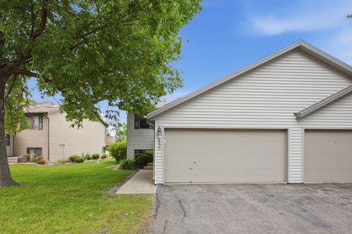 2830 32nd St S, Moorhead, MN, 56560-5402 | Card Image