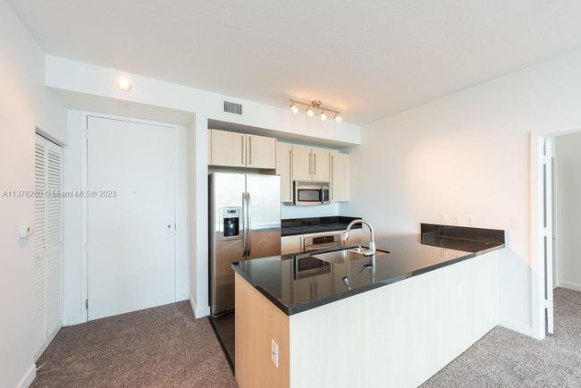 2303-S - 79 Sw 12 Th St, Condo with 2 bedrooms, 2 bathrooms and null parking in Miami FL | Image 18