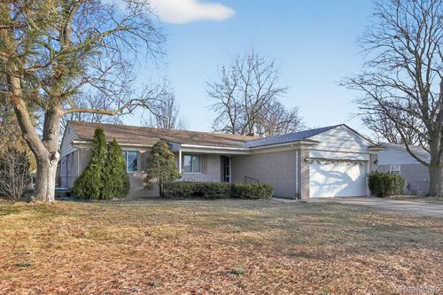 37150 Bennett St, Livonia, MI, 48152-2796 | Card Image