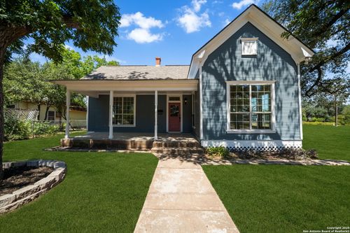 904 17th St, Hondo, TX, 78861-1829 | Card Image