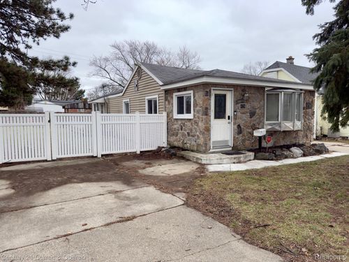 8320 Robindale Ave, Dearborn Heights, MI, 48127-1209 | Card Image