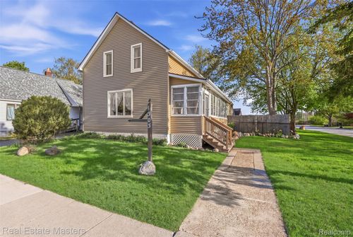 1303 Beard St, Port Huron, MI, 48060-6561 | Card Image
