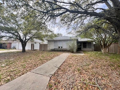 667 Lisa Ann Dr, Aransas Pass, TX, 78336-2119 | Card Image