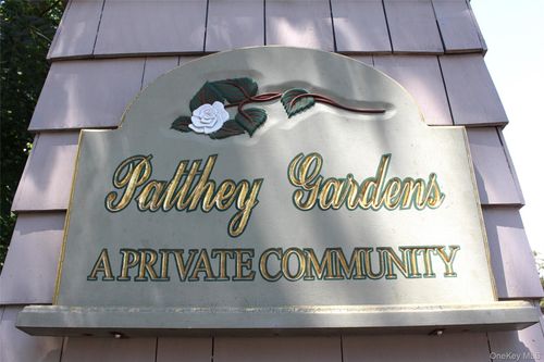 2 Rose Ct, East Islip, NY, 11730-2123 | Card Image