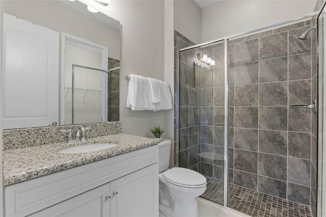Ensuite bath (1st Floor) | Image 10
