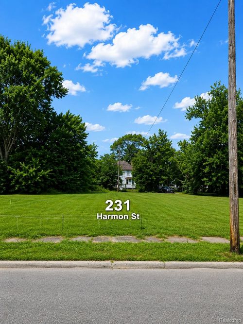 231 Harmon St, Detroit, MI, 48202-1329 | Card Image