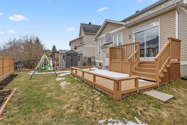 817 Feather Moss Way, House other with 4 bedrooms, 4 bathrooms and 4 parking in Gloucester ON | Image 37