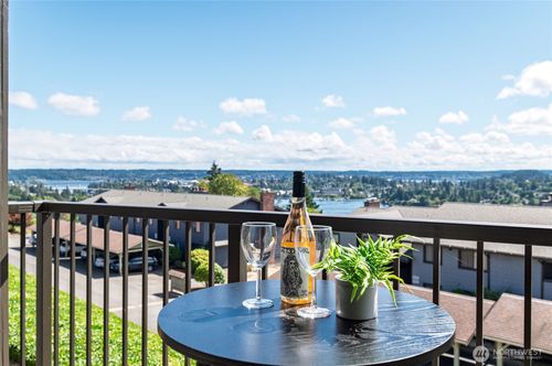 203-3350 Narrows View Ln Ne, Bremerton, WA, 98310-6652 | Card Image