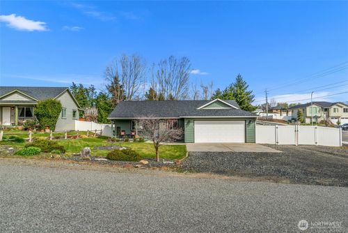1989 4th St Se, East Wenatchee, WA, 98802-9203 | Card Image