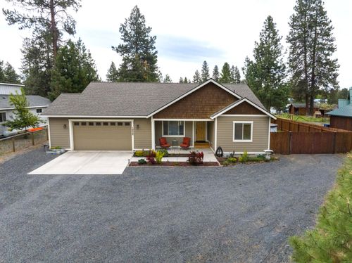 19525 River Woods Dr, Bend, OR, 97702-8900 | Card Image