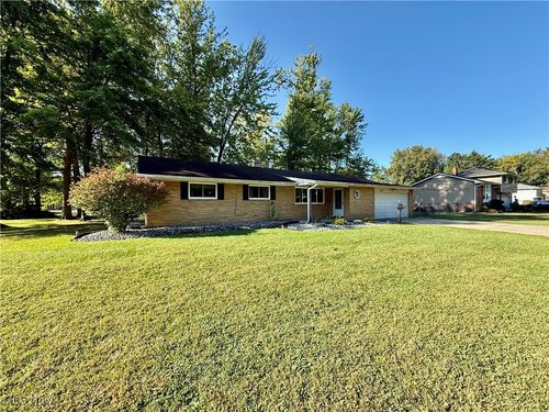 8042 Howell Dr, Mentor, OH, 44060-2366 | Card Image