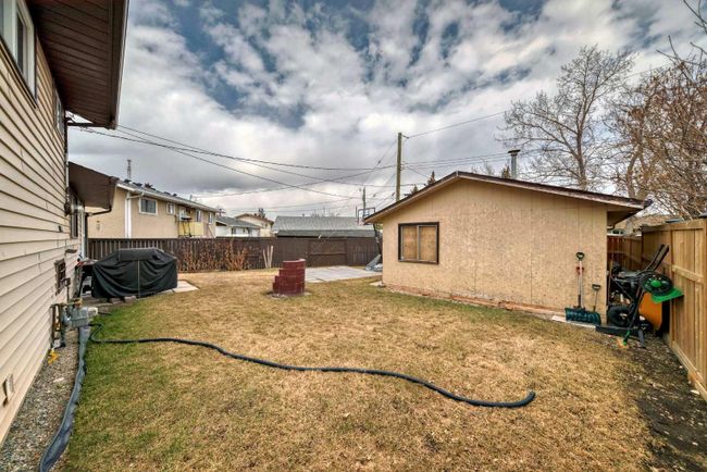 1328 Pennsburg Road Se, Home with 3 bedrooms, 2 bathrooms and 4 parking in Calgary AB | Image 43