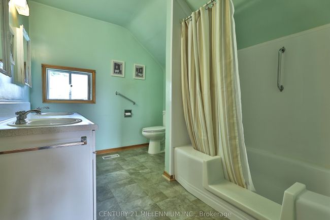 835526 4 Th Line, Home with 4 bedrooms, 2 bathrooms and 10 parking in Mono ON | Image 32