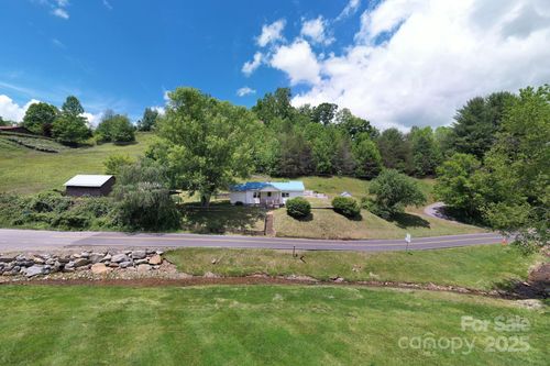 1022 Phipps Creek Rd, Burnsville, NC, 28714-8269 | Card Image