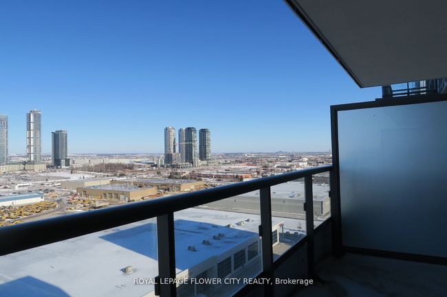 1715 - 10 Honeycrisp Cres, Condo with 2 bedrooms, 1 bathrooms and null parking in Vaughan ON | Image 21