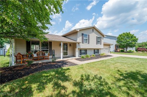 664 Cathy Ann Dr, Youngstown, OH, 44512-6574 | Card Image
