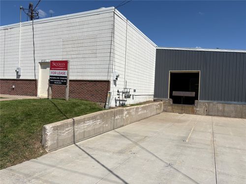 b-2727 12th St Sw, Cedar Rapids, IA, 52404-3401 | Card Image
