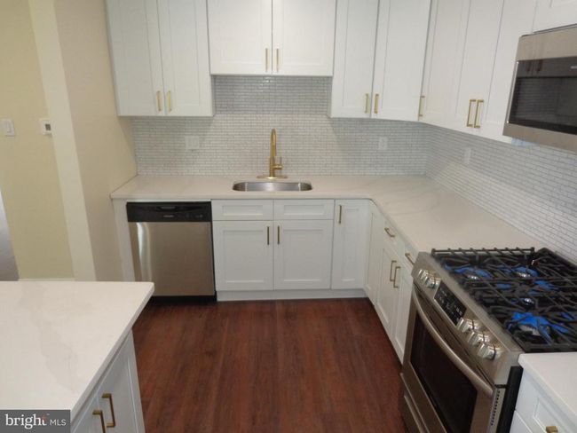 221 Hickory Hill Rd, Townhouse with 3 bedrooms, 2 bathrooms and null parking in PHILADELPHIA PA | Image 4