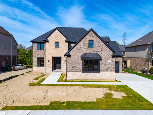 54679 White Pine Ln, Shelby Township, MI, 48315-6919 | Card Image