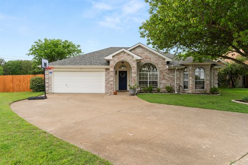 801 Switzer Ln, Cedar Hill, TX, 75104-7253 | Card Image