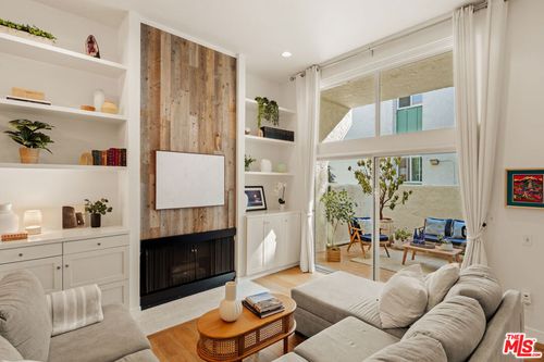 4914 1/2 Mcconnell Ave, Los Angeles, CA, 90066-6714 | Card Image
