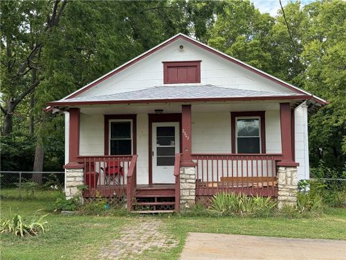 2902 Ne 43rd Street, Kansas City, MO, 64117 | Card Image