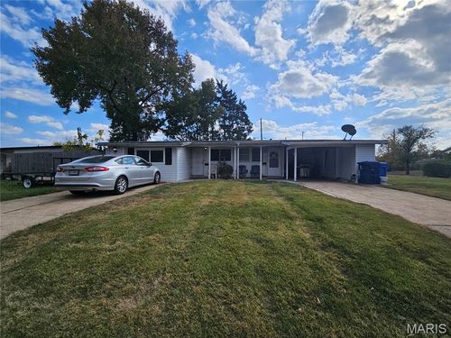 720 Southwell Ln, Florissant, MO, 63031-7246 | Card Image