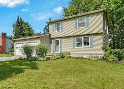 8005 Lester Dr, Painesville, OH, 44077-8849 | Card Image