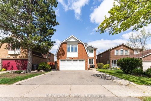 6811 Edenwood Dr, Mississauga, ON, L5N3X9 | Card Image