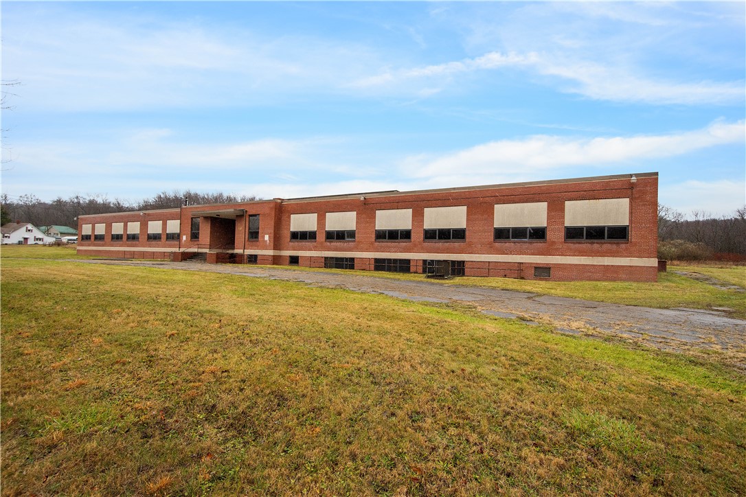 838 Joffre Cherry Valley Rd, Burgettstown, PA 15021