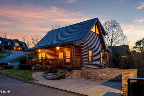 318 Alpine Mountain Way, Pigeon Forge, TN, 37863-7012 | Card Image