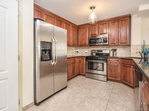 apt-606-400 Carney St, Glen Cove, NY, 11542-4397 | Card Image