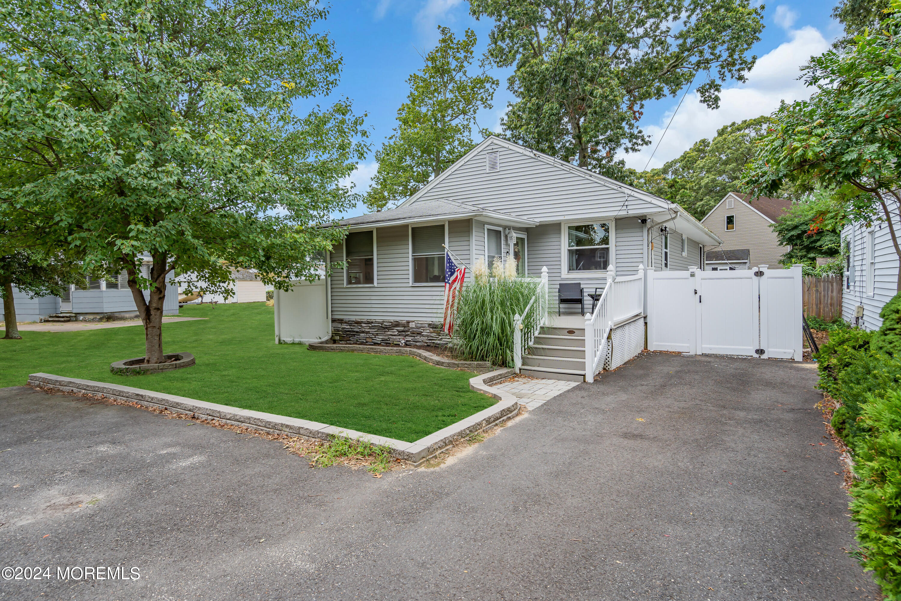 Swan Blvd, Toms River, NJ 08753