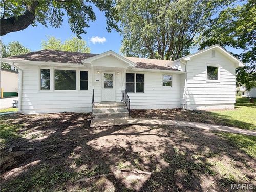 809 S 3rd St, Clarksville, MO, 63336-3001 | Card Image
