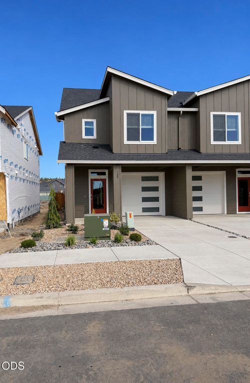 709 Nw Walnut Ave, Redmond, OR, 97756-2367 | Card Image