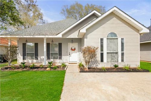 755 Labarre St, Mandeville, LA, 70448-2409 | Card Image