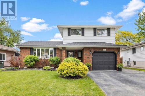 384 Centennial Dr, Tecumseh, ON, N8N2P2 | Card Image