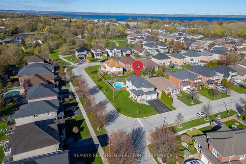 2 Whitestone Dr, Keswick, ON, L4P0A1 | Card Image