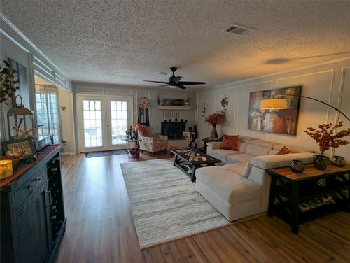 2827 Cross Timbers Dr, Irving, TX, 75060-4701 | Card Image