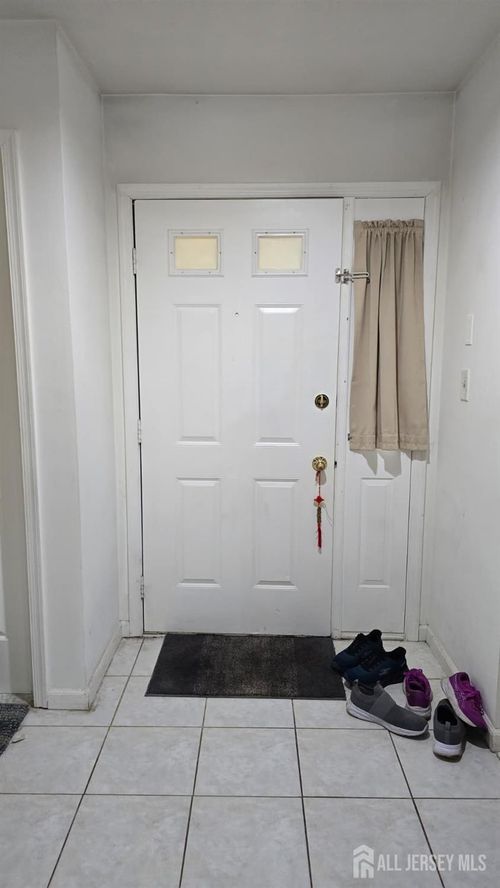 2805 Cricket Cir, Edison, NJ, 08820-4218 | Card Image